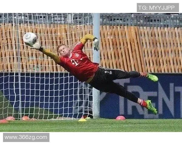 零秒绝平时刻的极限扑救展现足球守门员的惊人反应与勇气 零秒绝平时刻的极限扑救展现足球守门员的惊人反应与勇气